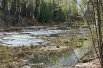 Часть ям затоплена водой, но на дне остаётся мазут.