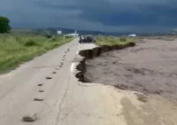 Река размыла дорогу в селение Захит Хивского района Дагестана.