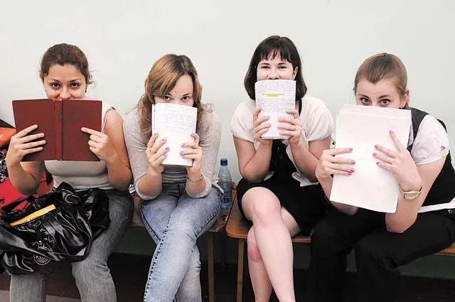 Впереди у сегодняшних выпускников выбор профессии.