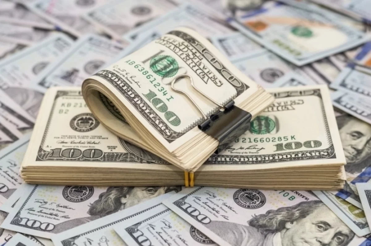 Строитель нашёл в туалете $30 тысяч и вернул деньги владельцу
