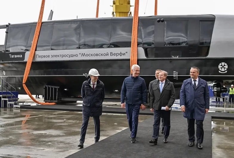 Новый транспорт абсолютно экологичен и имеет нулевой выброс вредных веществ. Мощности верфи позволяют выпускать до 40 подобных судов различных типов в год.
