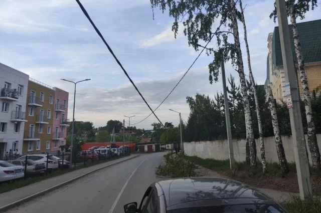 Из-за сильного ветра повреждались провода электроснабжения