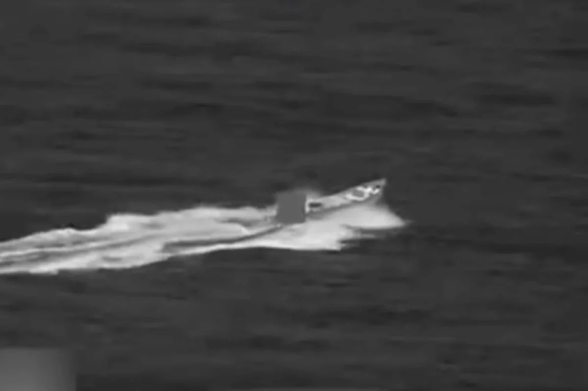 В Сети появились кадры удара ВС США по судну в Тихом океане