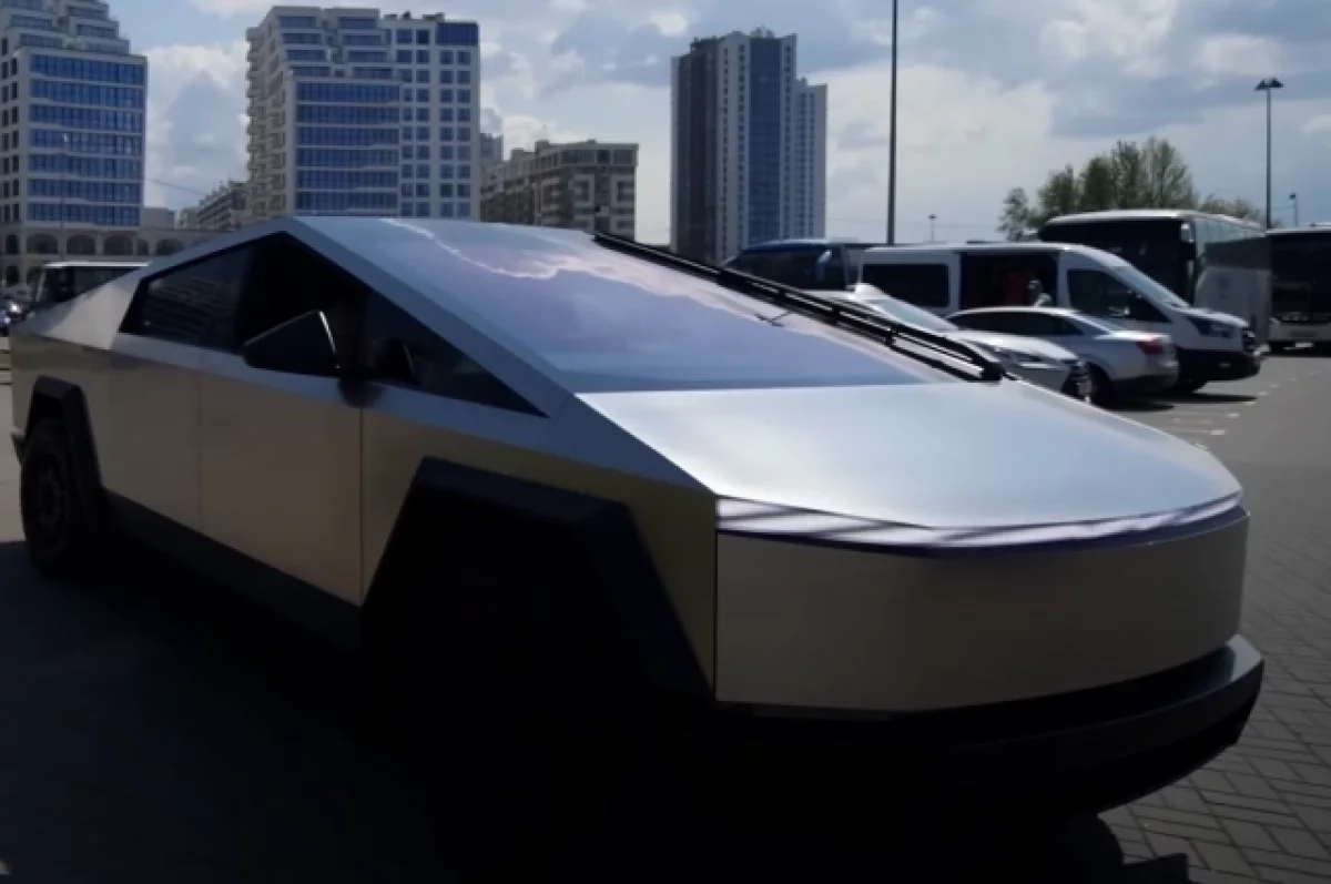 В Астане площадку переговоров Путина и Токаева патрулируют Tesla Cybertruck