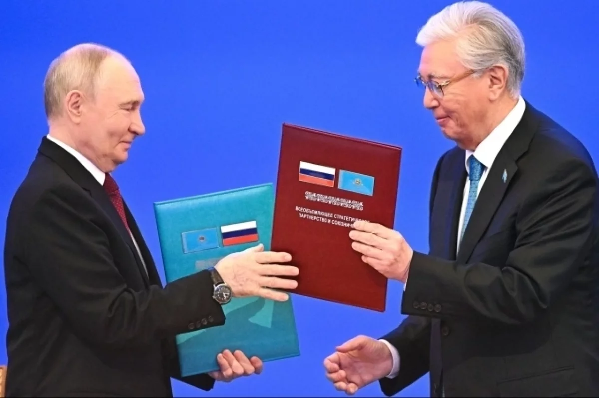 Россия и Казахстан подписали 15 документов во время визита Путина в Астану