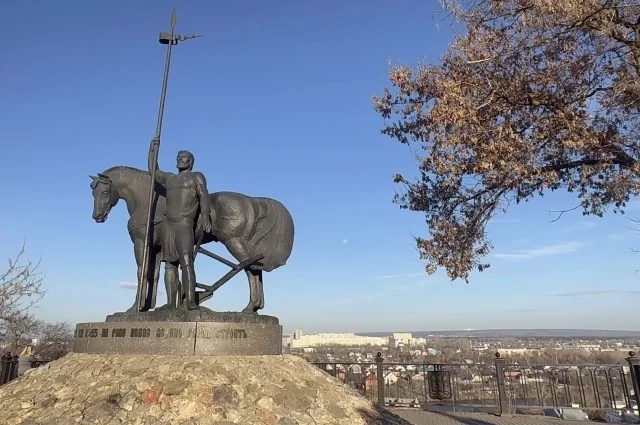 В память о первых поселенцах в Пензе на улице Кирова установлен памятник.