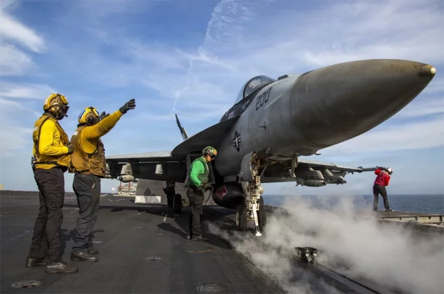 Финляндия передаст Украине американские истребители F/A-18 Hornet.