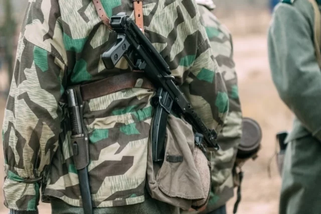 По информации прессы, военнослужащий прибыл в столицу Украины в отпуск.