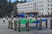Праздник начался с официальной части, с выноса флага города. Кульминацией стало последовавшее шествие коллективов.