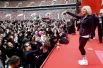 Валерия «зажгла» публику песнями. Сотни москвичей собрались у сцены, чтобы потанцевать вместе с певицей.