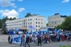 Колонна градообразующего предприятия выделялась белым и синим цветами - символами Росатома.