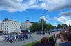В колоннах по площади у памятника Ленина прошлись тысячи человек. Зрителей, которые их встречали, оказалось меньше.