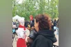 В подворье Адыгейска зазывал прохожих мим. 
