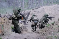 Наши части из состава группировки войск «Восток» с опорой на Воздвижевку и позиции в районе Рождественского устроили бросок на окраины Любицкого, одного из важнейших хабов снабжения ВСУ на этом участке фронта.