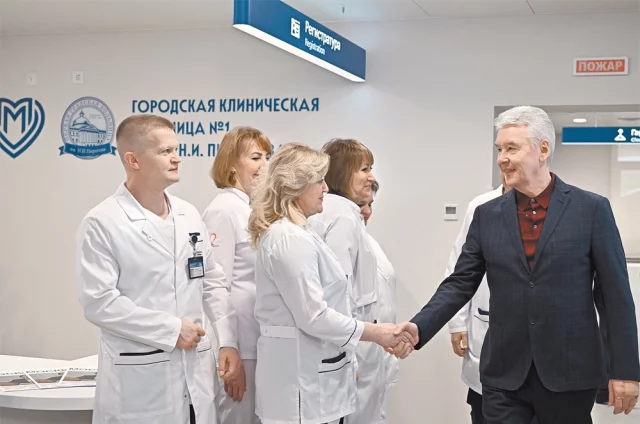 Врачи нового типа работают в современных медучреждениях. Одно из них — ГКБ № 1 имени Пирогова, где недавно Сергей Собянин открыл после реконструкции лечебно-диагностический корпус.