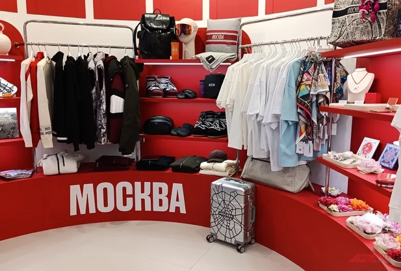 Павильон «Сделано в Москве». В фирменном магазине проекта, созданного для поддержки локальных брендов, столичные предприниматели показывают, что наше качество и дизайн не уступают мировым стандартам.