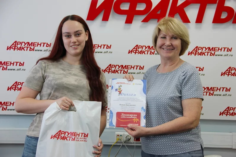 Полине Красавиной из Усолья-Сибирского также передали подарок. 