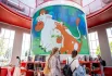 Кроме мороженого в павильоне в «Музеоне» - и красочные детские книги, и настольные игры и аксессуары от московских брендов.