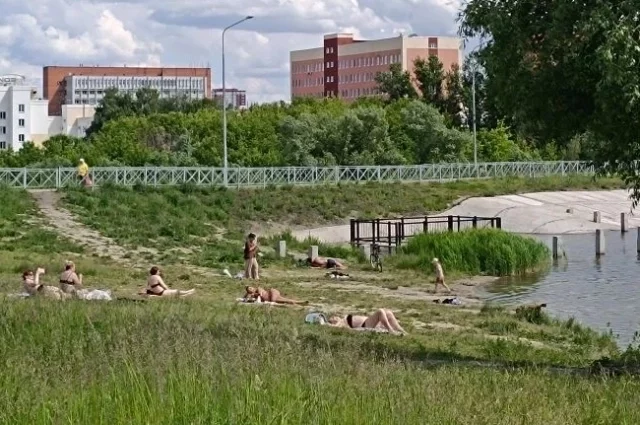 У водоёма у 6-й горбольницы в Пензе оборудованный пляж так и не появился.