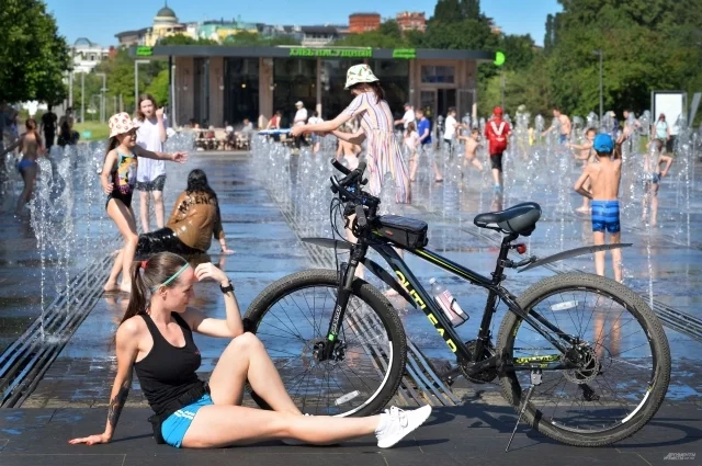 Если 30 мая термометры едва дотягивали до +15°С, то уже к 6 июня мы ждем уверенные +28°C.