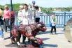 Авторы обращались к разным стилям: от хохломы до детского рисунка.