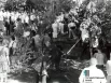 Жители Перми во время посадки деревьев в день 275-летия Перми, 11 июня 1998 г. / Фотограф: М. Загуляев