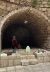 Женские бани давно не работают, но стали символом древнего Дербента и точкой притяжения туристов, поэтому здесь развернули музей.