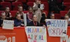 Юных спортсменок приехали поддержать родные.