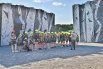 Для ребят есть полоса препятствий, а еще проходят тренировки на скалодроме и в веревочном парке.
