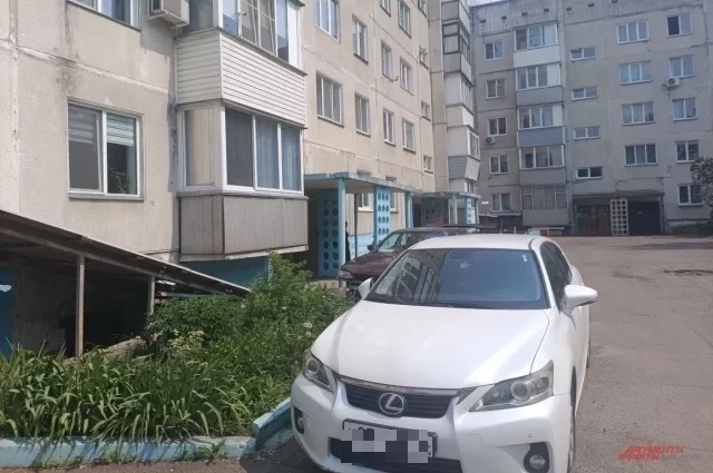 Дом и автомобиль Усольцевых.