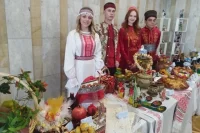 Вот такие столы встречали женихов и невест в день открытия свадебного сезона. 
