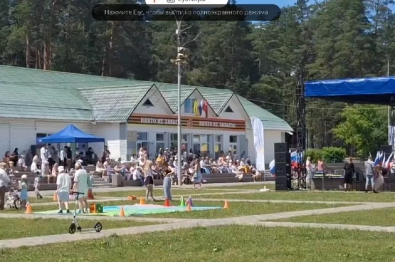 Всего на праздник пришло несколько сотен человек.