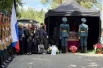 Последние минуты перед тем, как опустить гроб в землю...