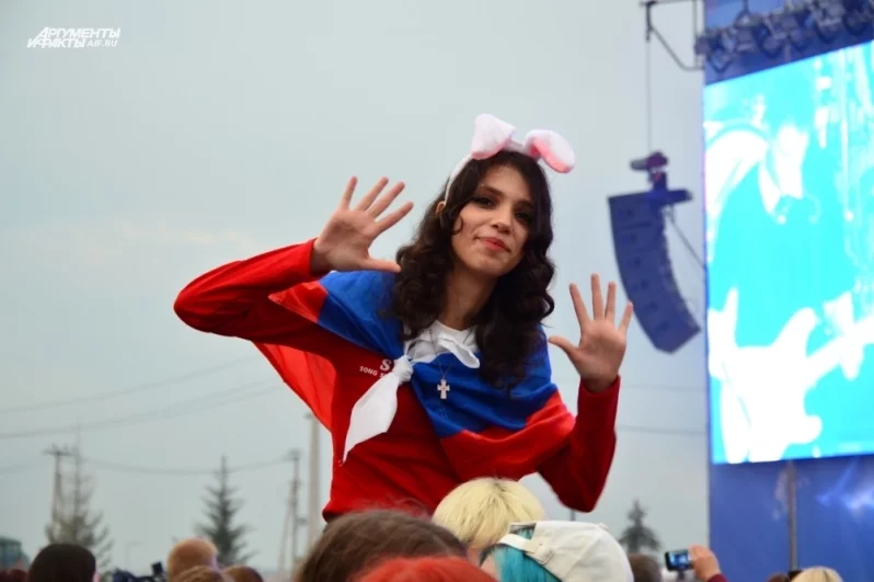 Для кемеровчан на нескольких сценах выступали артисты с каверами. В этом году обошлось без топовых звёзд. 