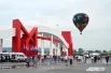Однако сотни людей потянулись на Московскую площадь, как только он закончился.