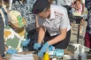Также гости выставки могли попробовать снять отпечатки пальцев. Юные пензенцы практиковались на своих родителях. 