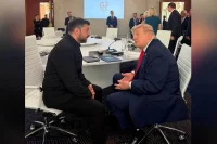 Президент США Дональд Трамп провел встречу с Владимиром Зеленским.