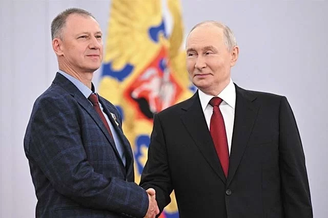 Президент вручил машинисту горных выемочных машин из Прикамья одну из высших наград страны.