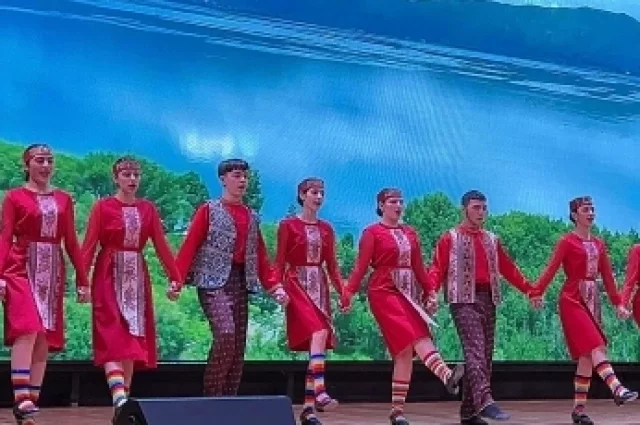 Народные музыка, песни, танцы помогают хранить национальные традиции