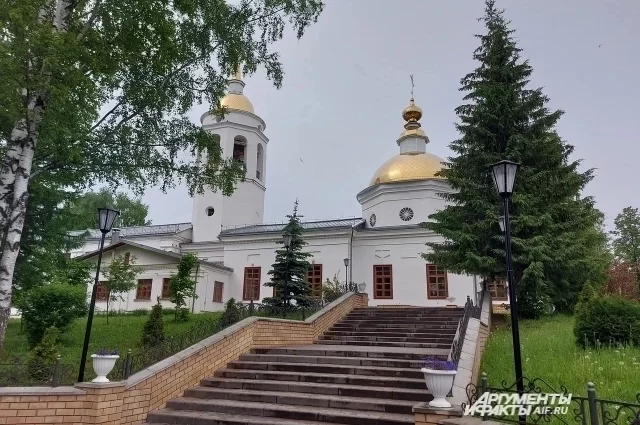 Собор – образец русского классицизма в центре Коми-Пермяцкого округа.