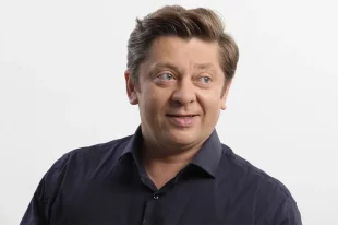 «Я уже понял: когда женщины что-то рассказывают и будто ждут от тебя совета, на деле оказывается, что совета у тебя никто не спрашивал. Вот поэтому я слушаю и ничего не говорю».