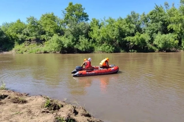 Водолазы ищут пропавшую девочку в Кемеровской области