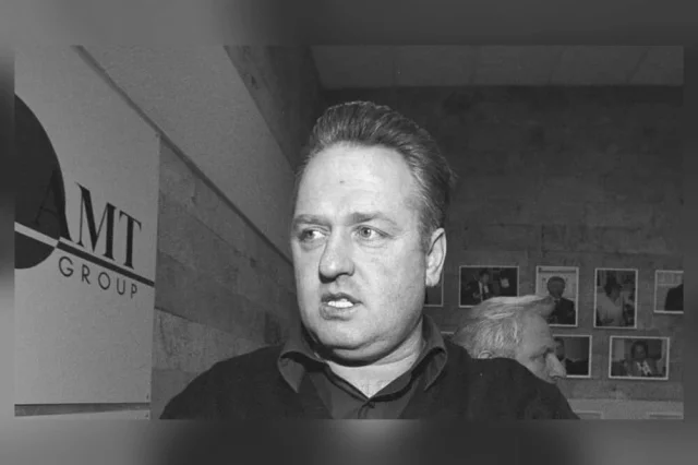 На его счету — депутатский мандат, покушение на Ельцина, обвинения в мошенничестве и клевете, а также десятки восстановленных храмов и мечетей.