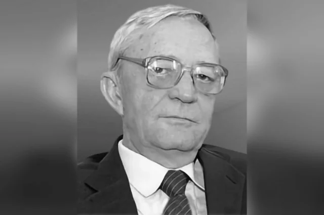 Генерал-лейтенант, заслуженный юрист Республики Татарстан, он прошёл путь от инженера-химика до руководителя силовых ведомств республики.
