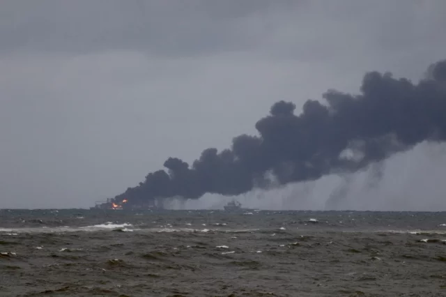 В Чёрном море российские беспилотники нанесли удары по двум кораблям «теневого флота» Украины.