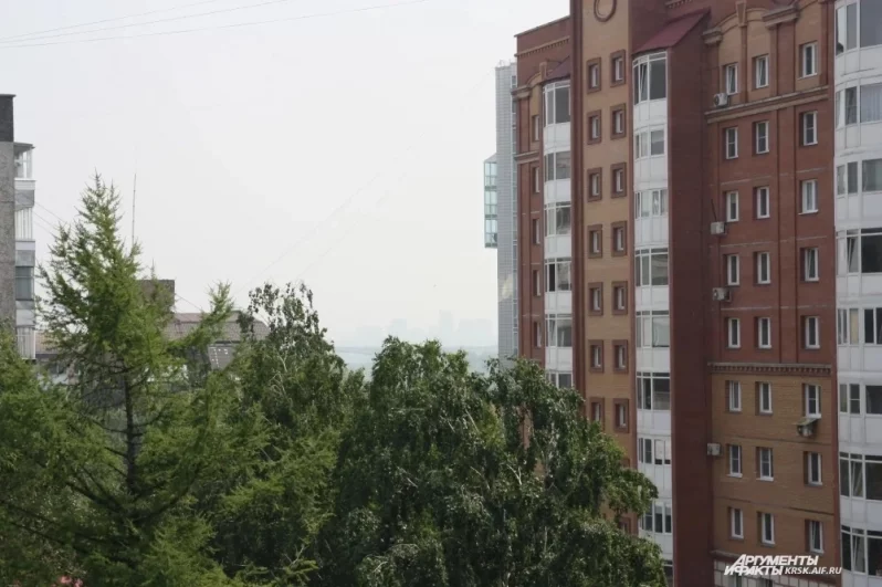 Из-за смога снизилась видимость.