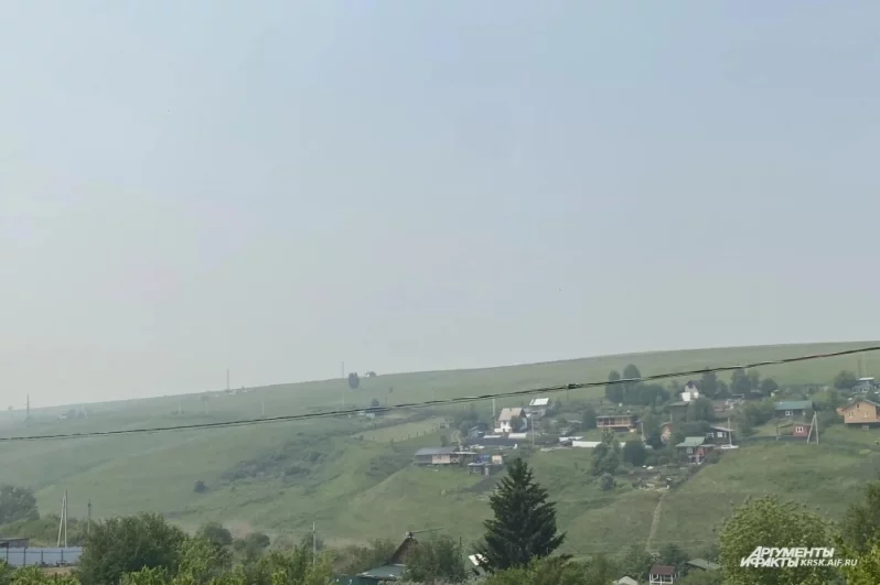 Такая дымка стоит в деревне Кузнецово под Красноярском.