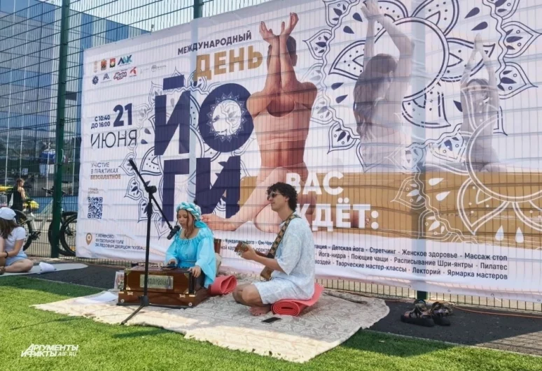 На протяжении всего фестиваля пели мантру, создавая особое настроение.