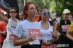 Несмотря на жару, омички нанесли макияж и нарядились.
