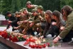 Торжественное возложение цветов и венков к мемориалу в Александровском саду стало кульминацией памятных мероприятий, начавшись ровно в 4 часа утра — в час начала Великой Отечественной войны.